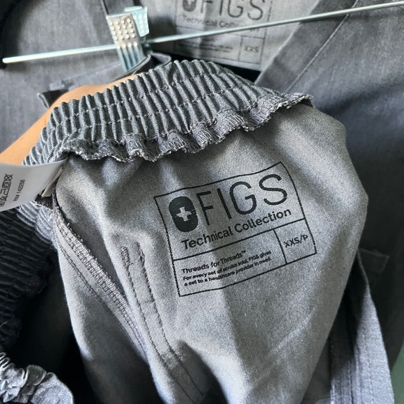 Women’s FIGS Scrub Set Graphite - Picture 3 of 3